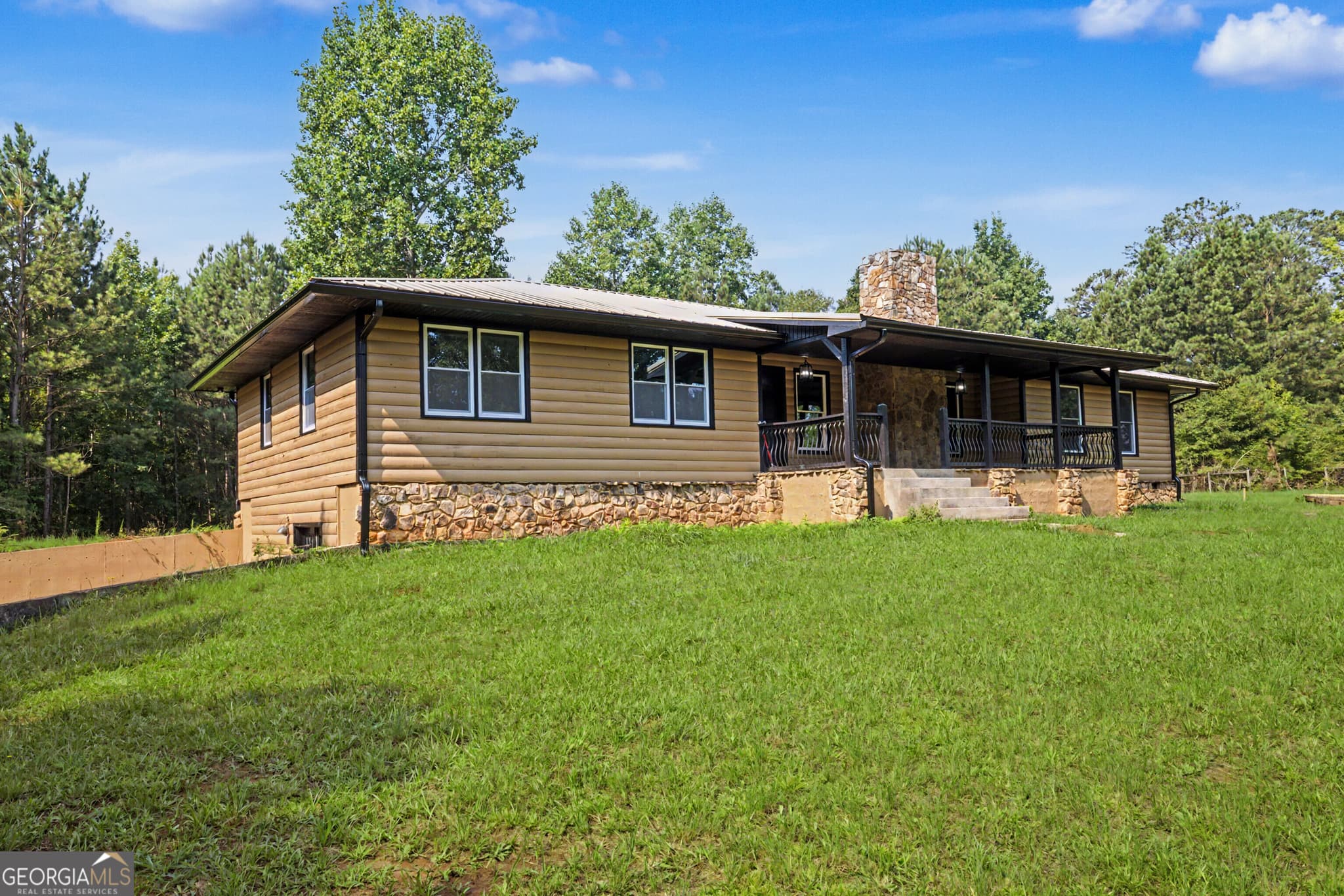 4 bedroom, 2 bathroom, 1,884 sq ft cabin,single family residence for sale at 385 Duncan Road, Carrollton, GA 30116 — photo 3