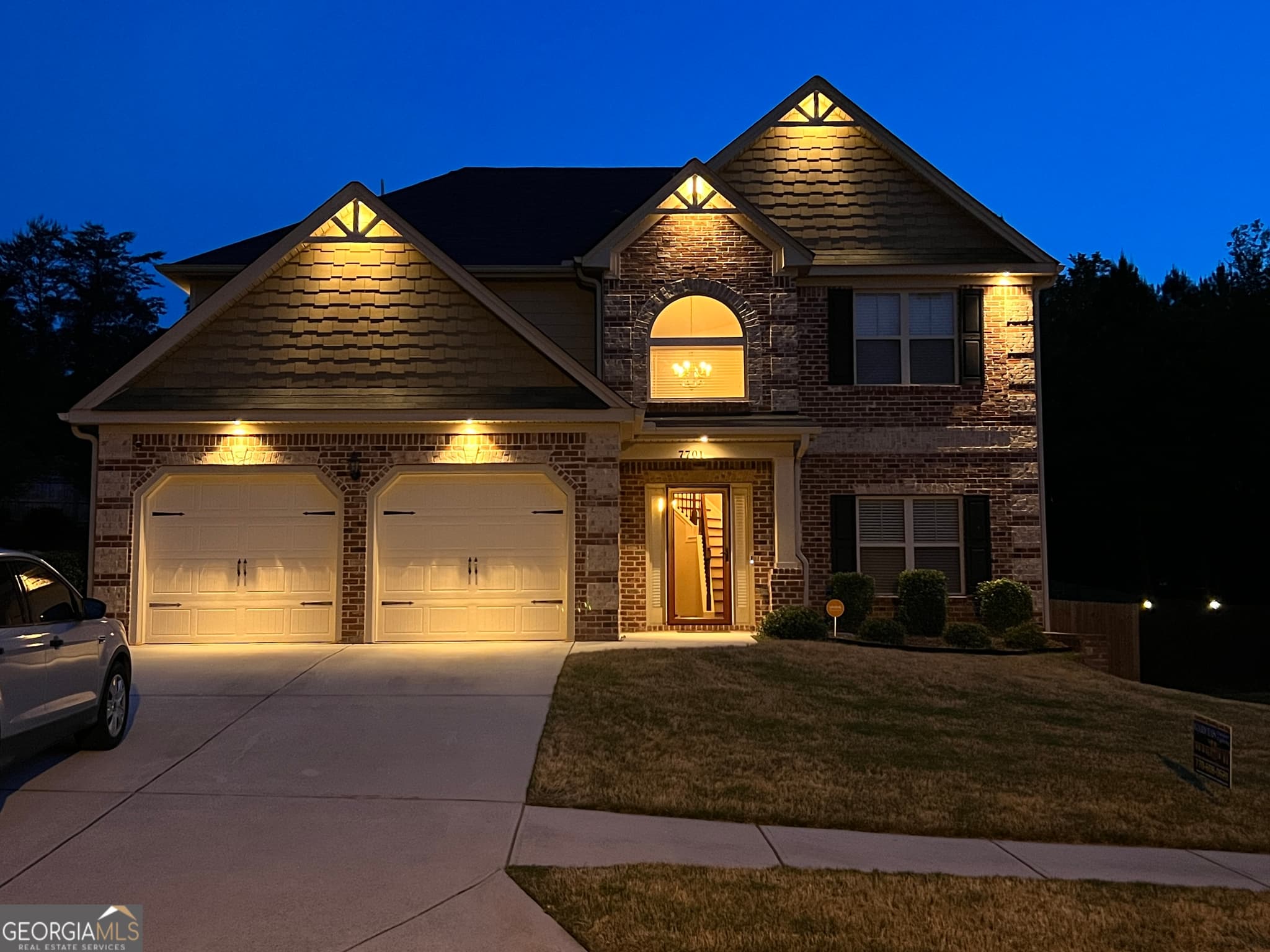 4 bedroom, 2.5 bathroom, 2,369 sq ft single family residence for sale at 7701 Stone Meadow Trail, Lithonia, GA 30058 — photo 2