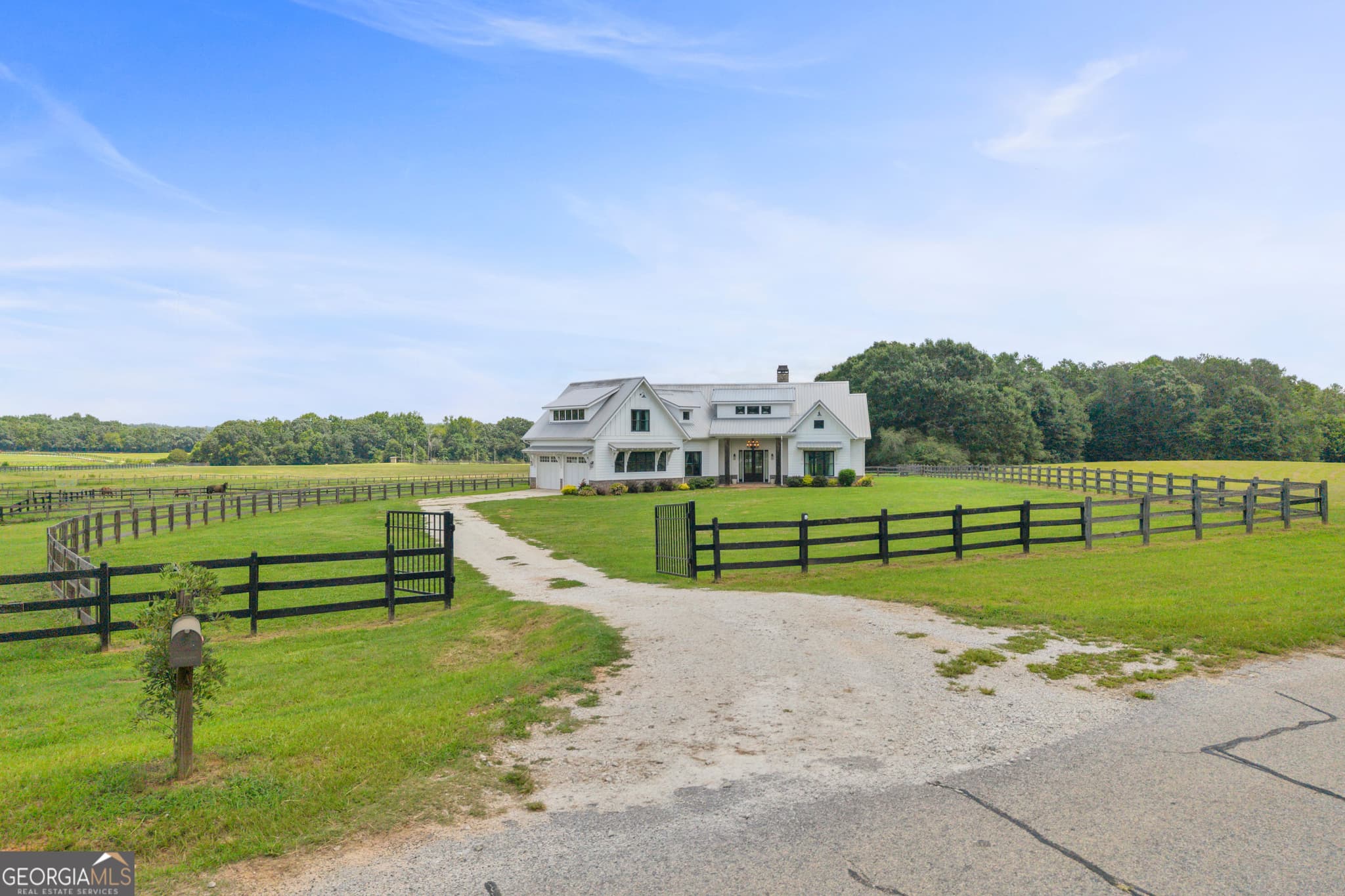 5 bedroom, 3.5 bathroom, 2,169 sq ft farm for sale at 872 Woodlawn Road, Mansfield, GA 30055 — photo 2