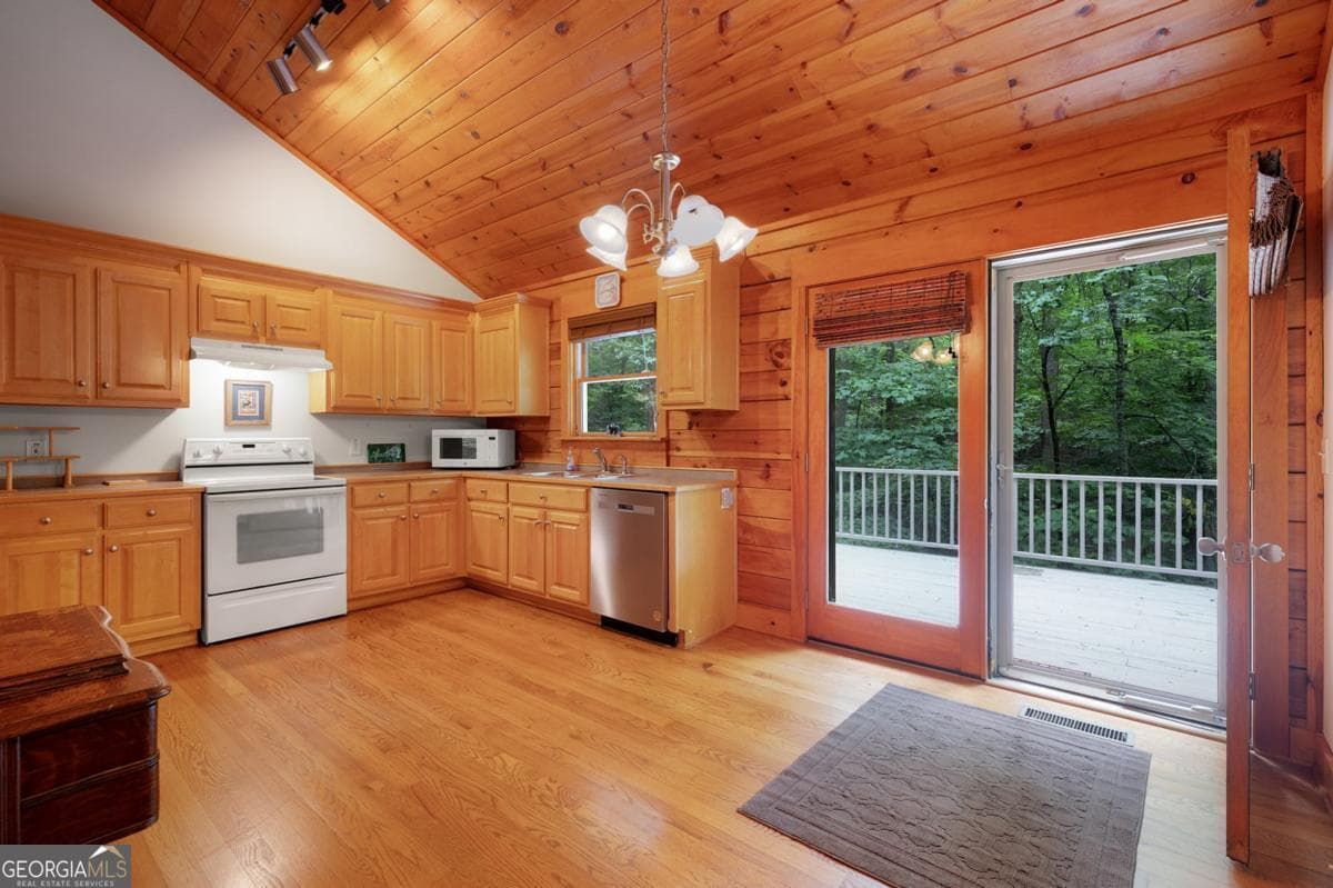3 bedroom, 2 bathroom, 1,421 sq ft cabin,single family residence for sale at 415 Sunset Court, Jasper, GA 30143 — photo 10