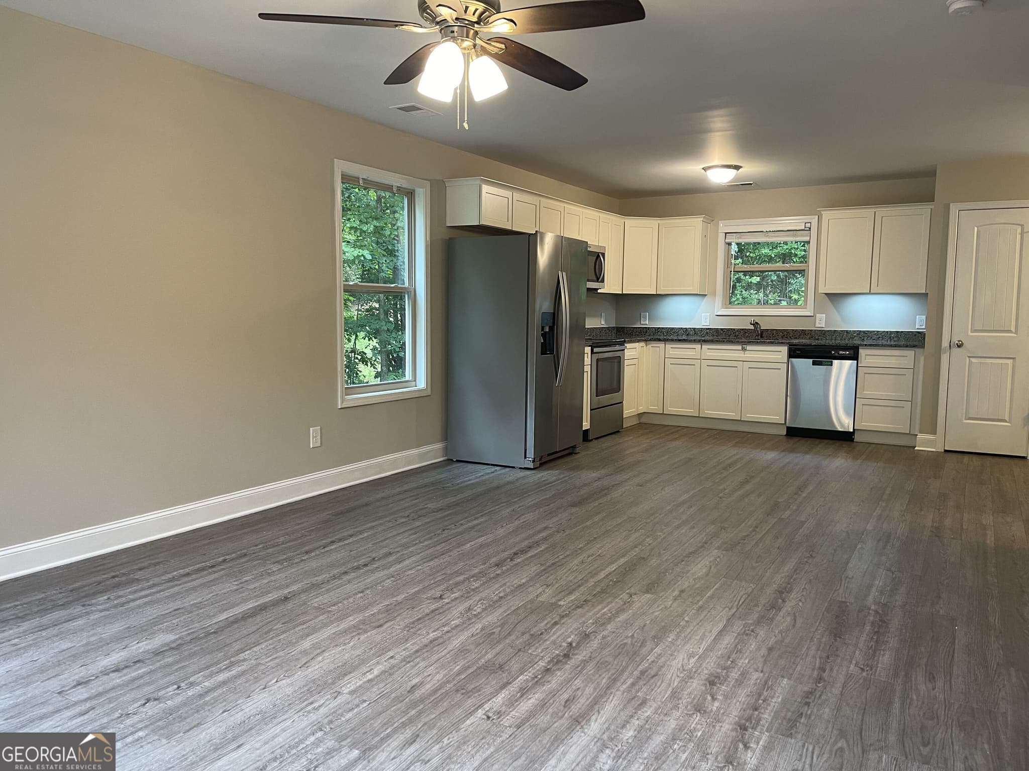 3 bedroom, 2.5 bathroom, 1,380 sq ft single family residence for sale at 5350 Tomahawk Terrace, Gainesville, GA 30506 — photo 6