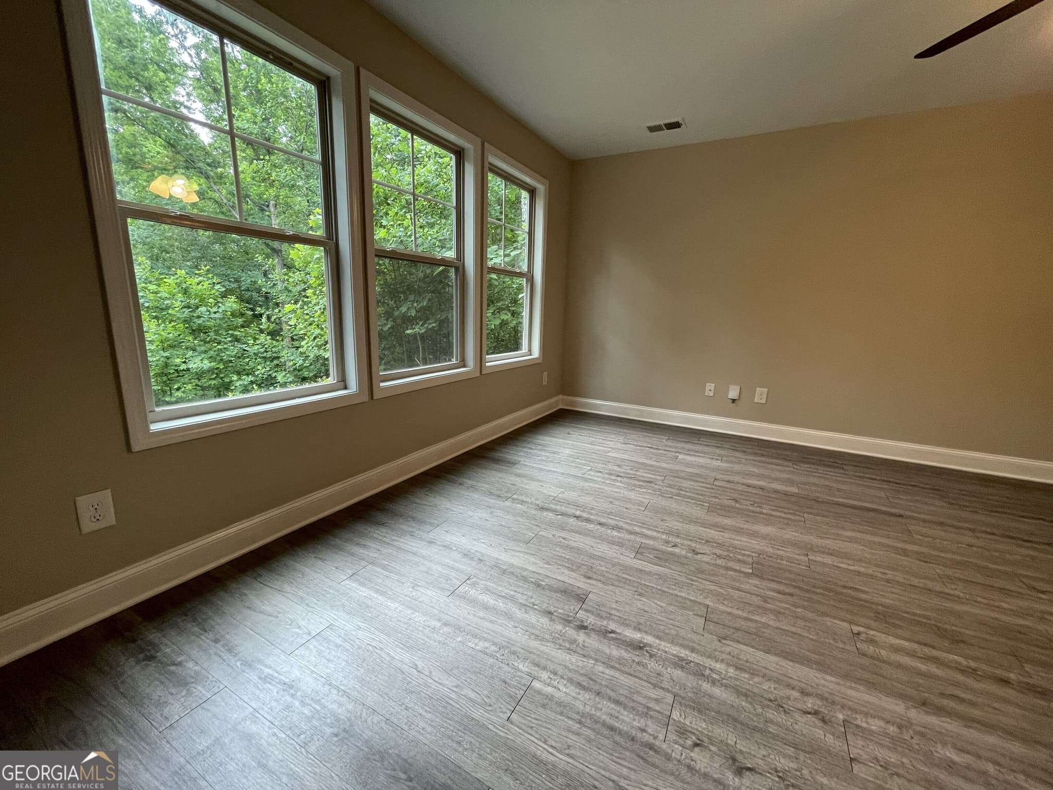 3 bedroom, 2.5 bathroom, 1,380 sq ft single family residence for sale at 5350 Tomahawk Terrace, Gainesville, GA 30506 — photo 5