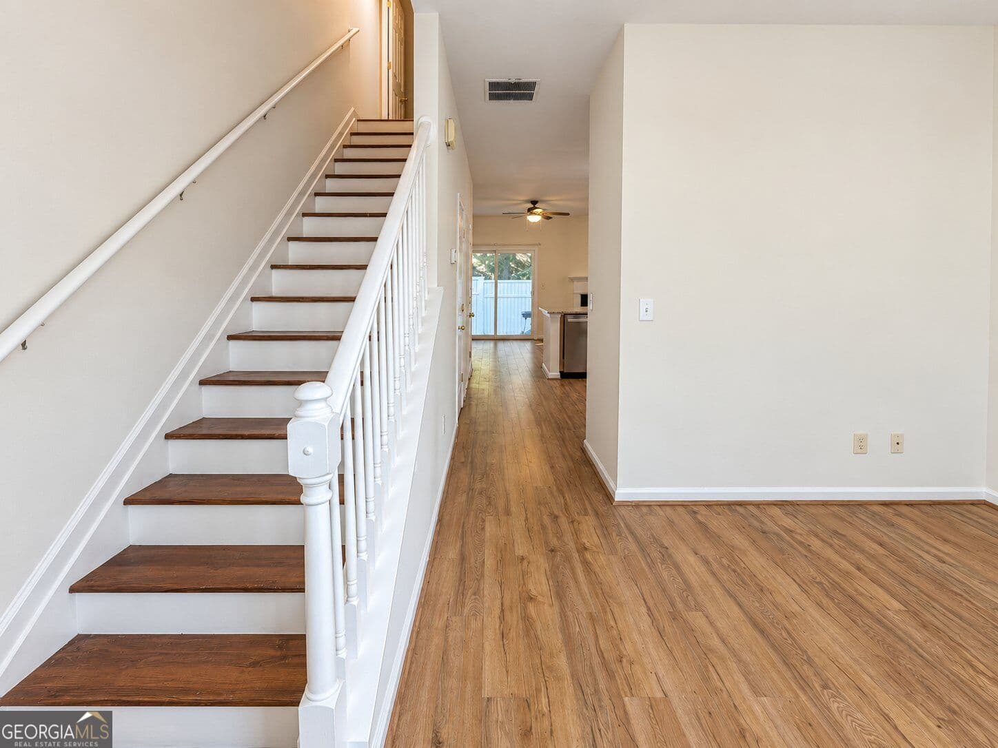2 bedroom, 2.5 bathroom, 1,240 sq ft townhouse for rent at 1503 Cove Creek Circle, Norcross, GA 30093 for $1,800 a month — photo 2