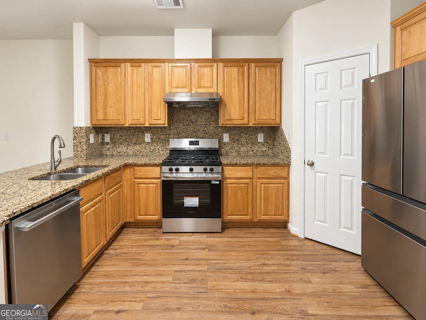 2 bedroom, 2.5 bathroom, 1,240 sq ft townhouse for rent at 1503 Cove Creek Circle, Norcross, GA 30093 for $1,800 a month — photo 5