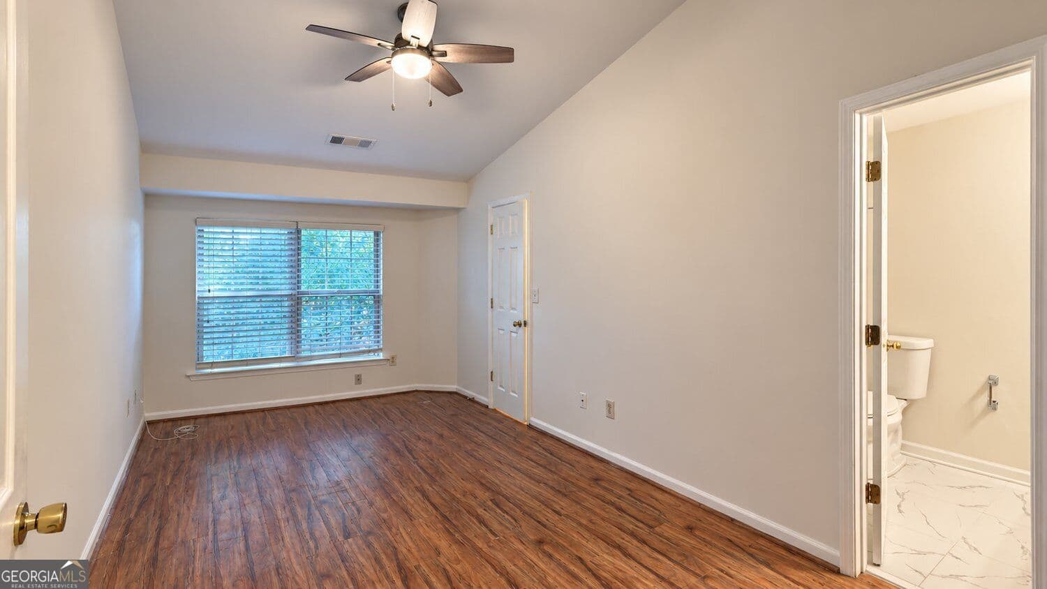 2 bedroom, 2.5 bathroom, 1,240 sq ft townhouse for rent at 1503 Cove Creek Circle, Norcross, GA 30093 for $1,800 a month — photo 9