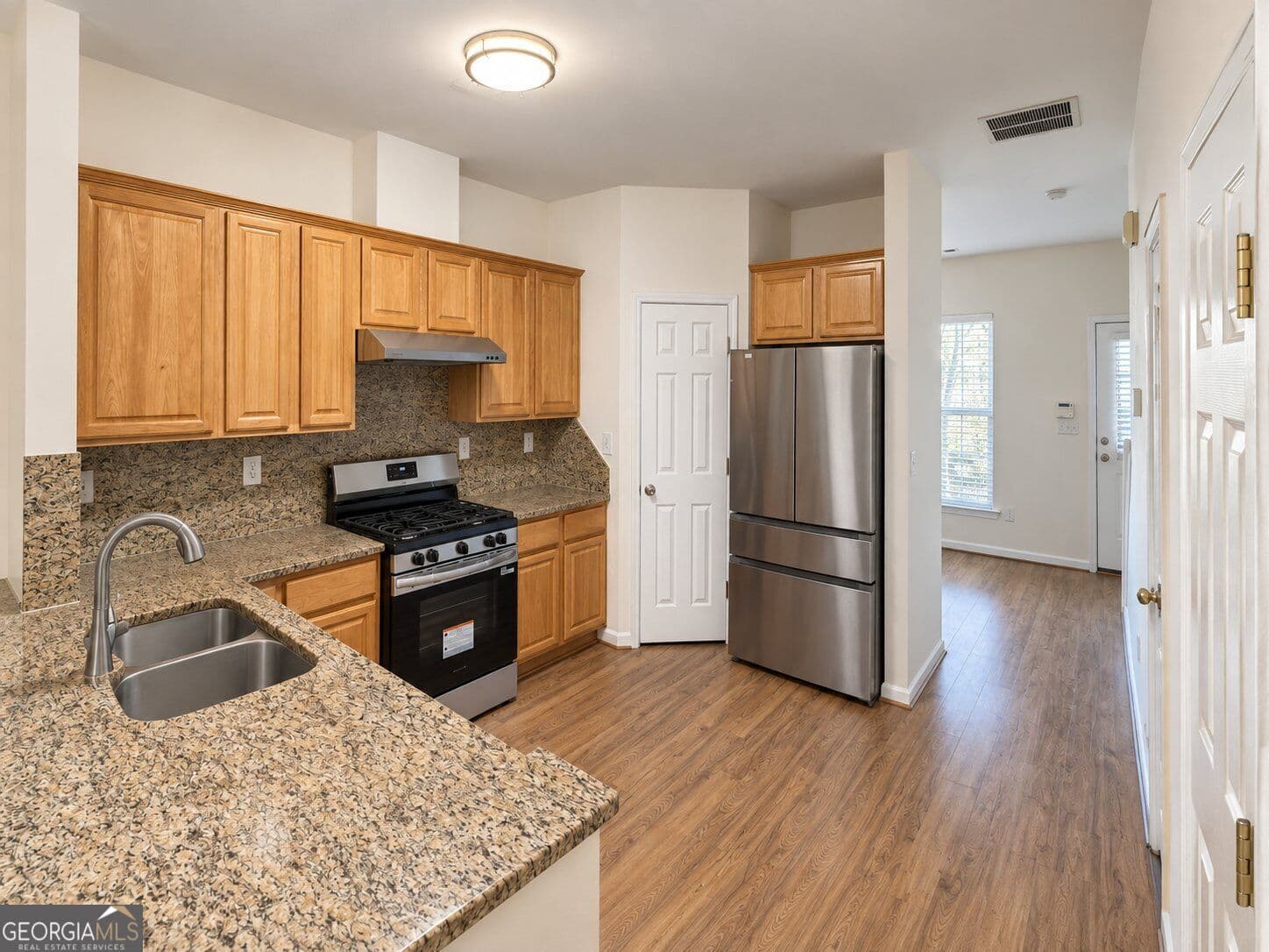 2 bedroom, 2.5 bathroom, 1,240 sq ft townhouse for rent at 1503 Cove Creek Circle, Norcross, GA 30093 for $1,800 a month — photo 4