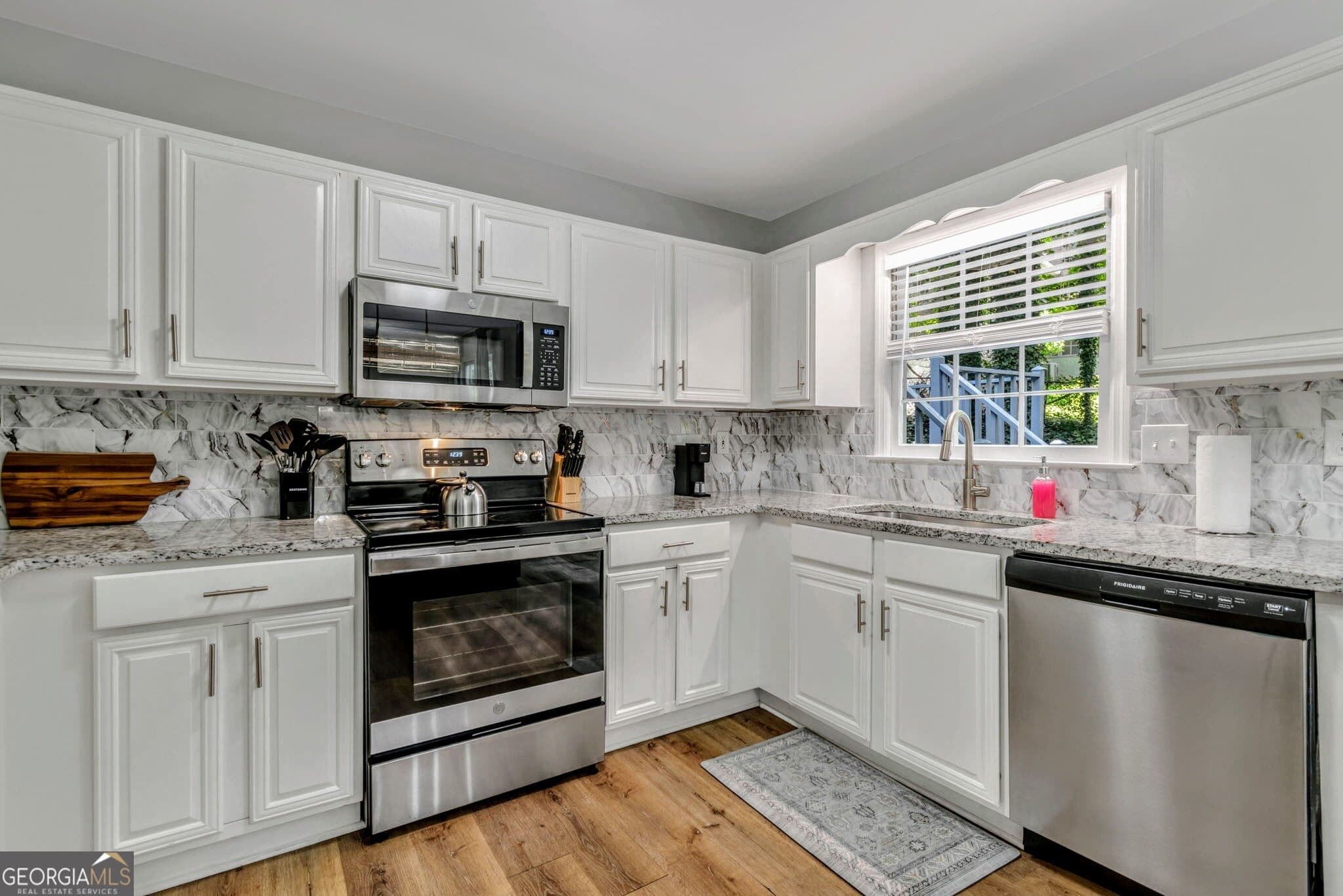 5 bedroom, 3 bathroom, 3,200 sq ft single family residence for rent at 2192 Chartwell Drive, Marietta, GA 30066 for $6,800 a month — photo 7