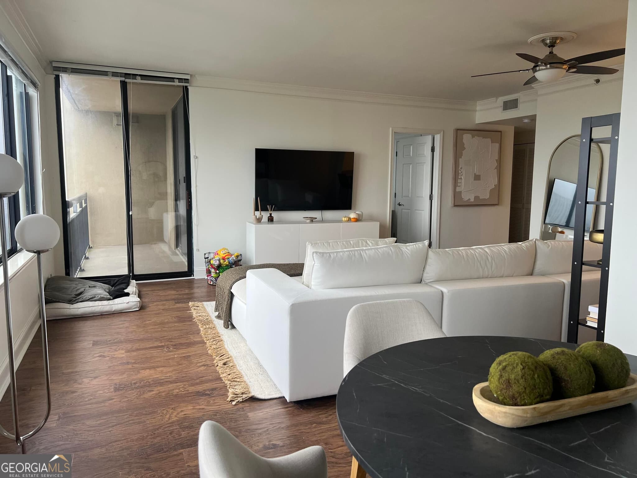 1 bedroom, 1 bathroom, 950 sq ft condominium for sale at 3481 Lakeside Drive APT 2901, Atlanta, GA 30326 — photo 7
