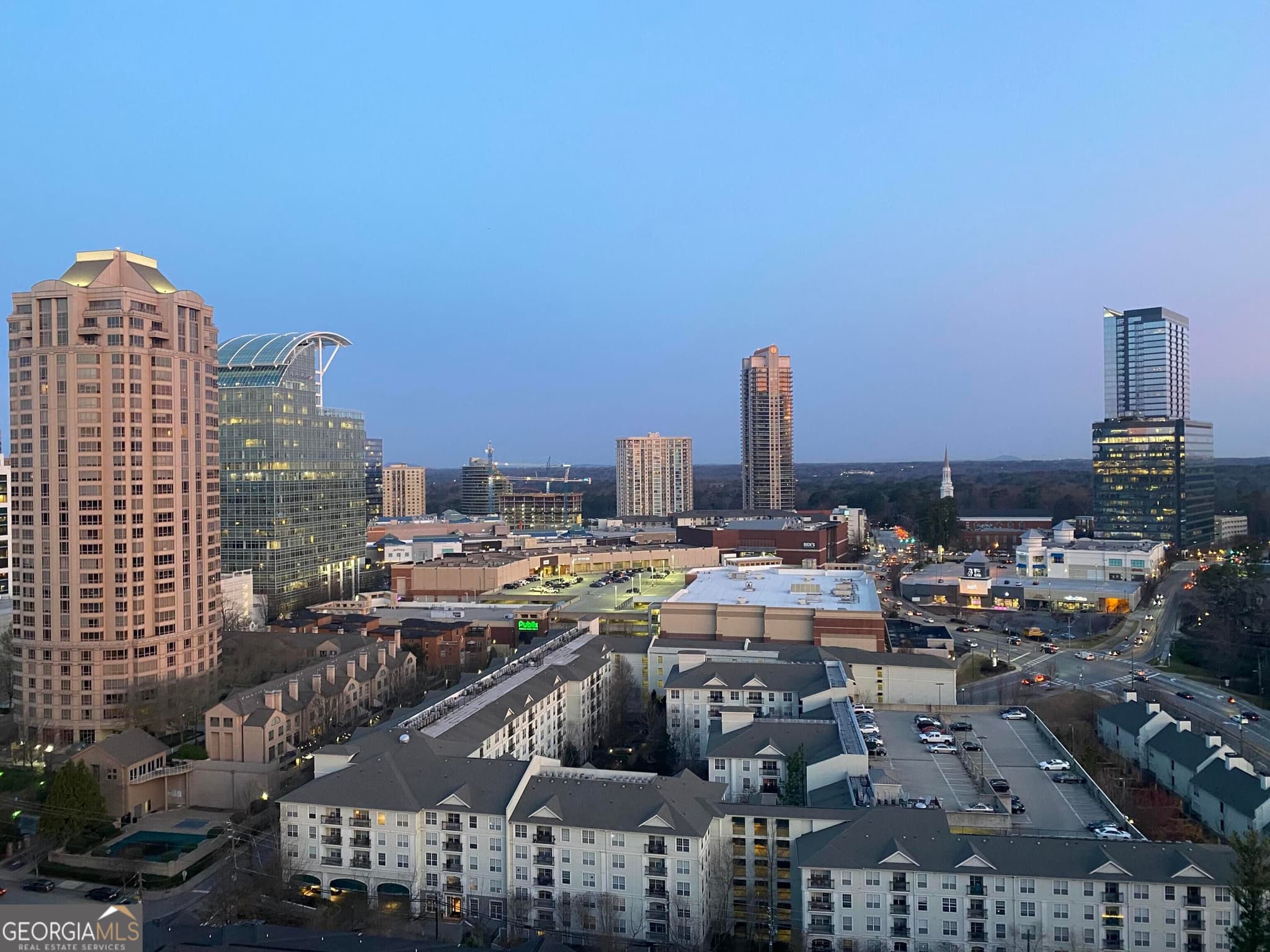 1 bedroom, 1 bathroom, 950 sq ft condominium for sale at 3481 Lakeside Drive APT 2901, Atlanta, GA 30326 — photo 3