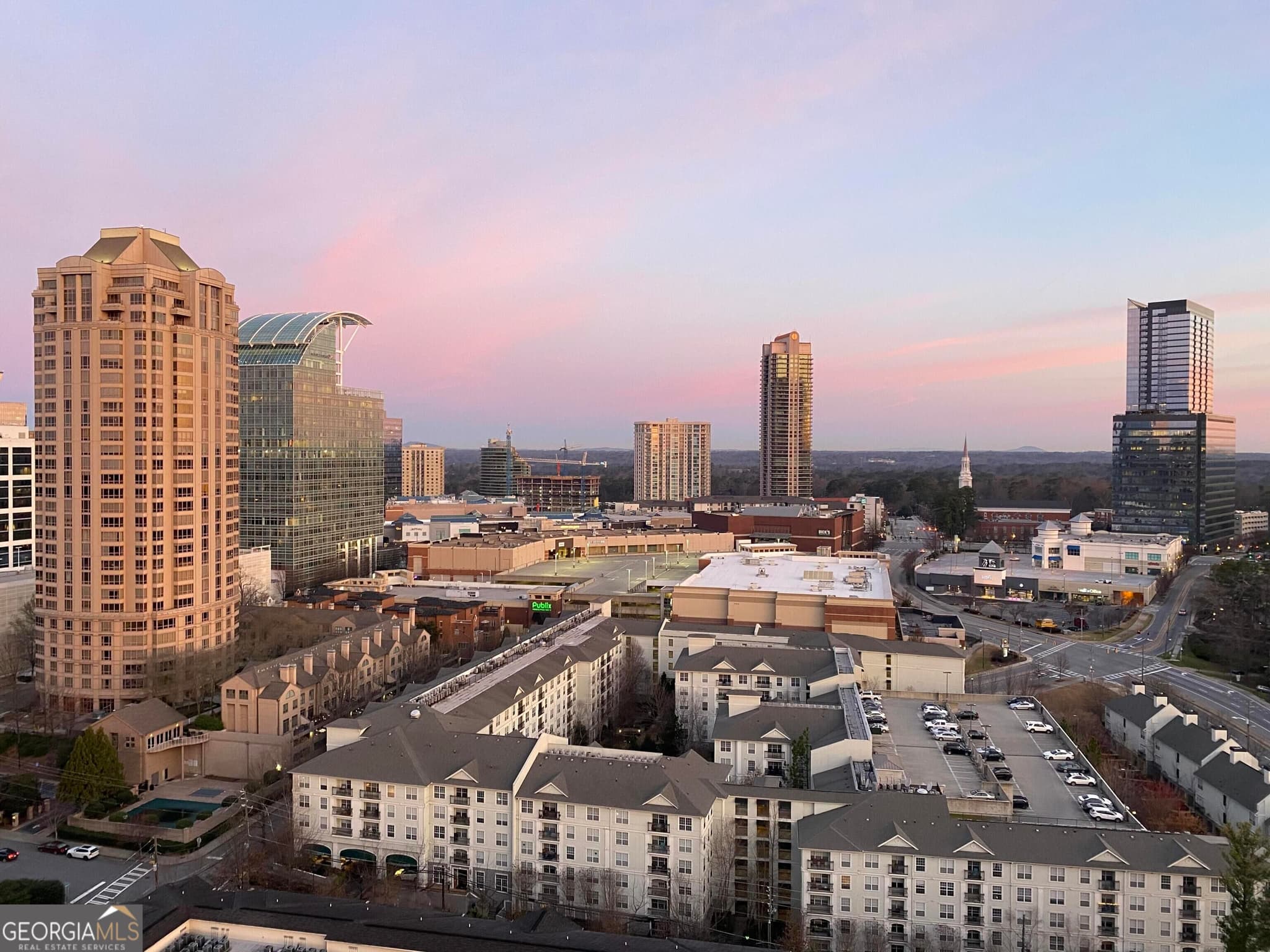 1 bedroom, 1 bathroom, 950 sq ft condominium for sale at 3481 Lakeside Drive APT 2901, Atlanta, GA 30326 — photo 1 of 10