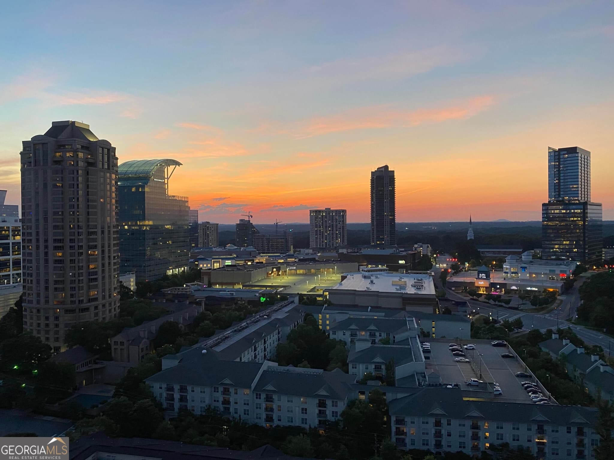 1 bedroom, 1 bathroom, 950 sq ft condominium for sale at 3481 Lakeside Drive APT 2901, Atlanta, GA 30326 — photo 4