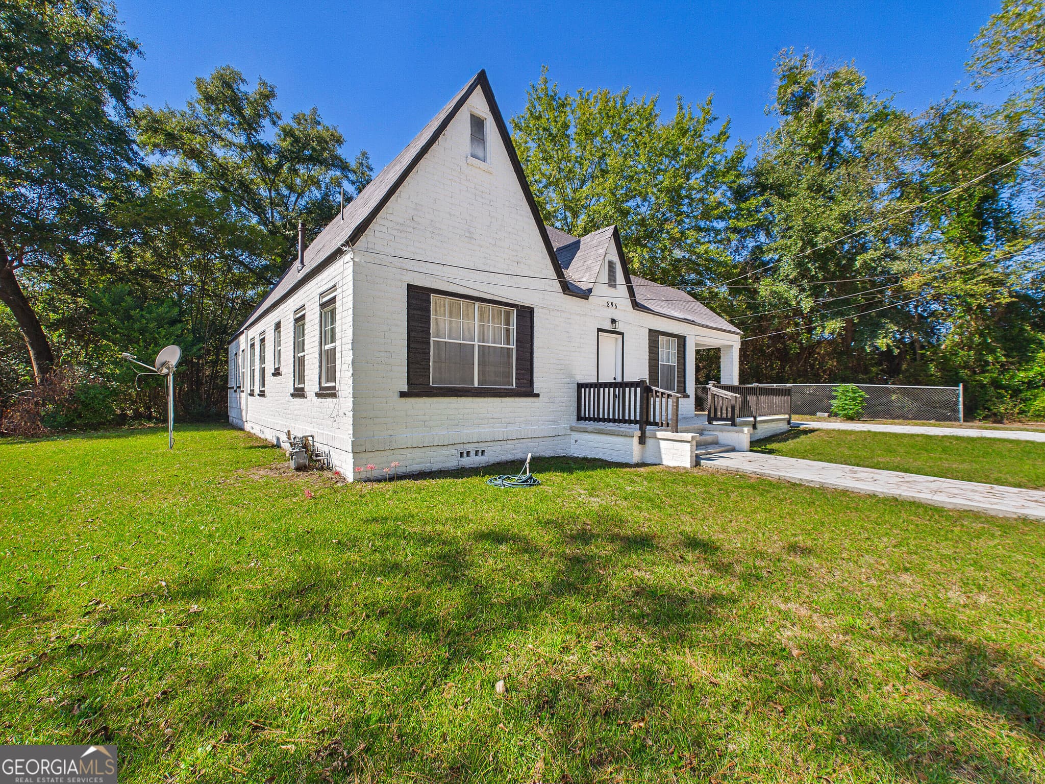 4 bedroom, 2 bathroom, 1,695 sq ft single family residence for sale at 896 Roseview Drive, Macon, GA 31217 — photo 2