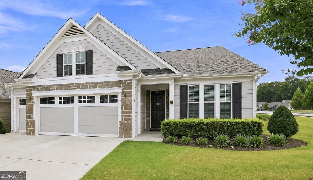 3 bedroom, 3 bathroom, 2,038 sq ft single family residence for sale at 200 Sweetbay Court, Peachtree City, GA 30269 — photo 1 of 38