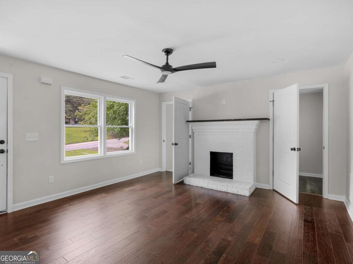 4 bedroom, 3 bathroom, 2,350 sq ft single family residence for sale at 1995 Venetian Drive, Atlanta, GA 30311 — photo 6