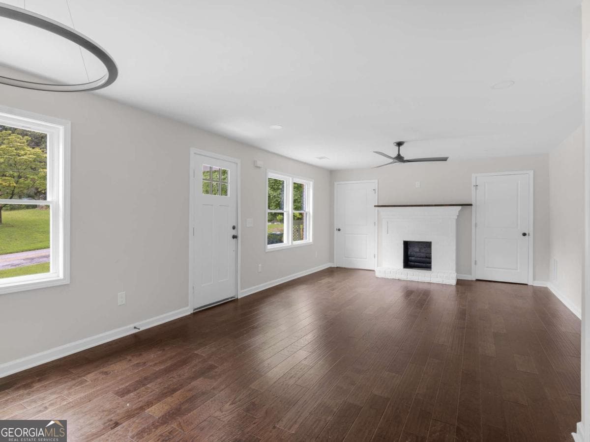 4 bedroom, 3 bathroom, 2,350 sq ft single family residence for sale at 1995 Venetian Drive, Atlanta, GA 30311 — photo 7