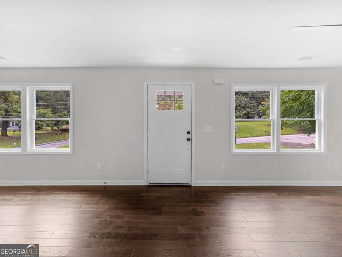 4 bedroom, 3 bathroom, 2,350 sq ft single family residence for sale at 1995 Venetian Drive, Atlanta, GA 30311 — photo 3