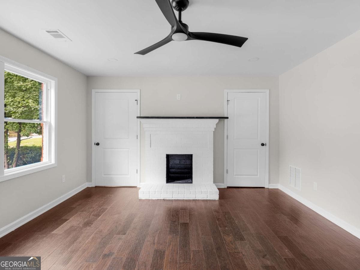 4 bedroom, 3 bathroom, 2,350 sq ft single family residence for sale at 1995 Venetian Drive, Atlanta, GA 30311 — photo 5