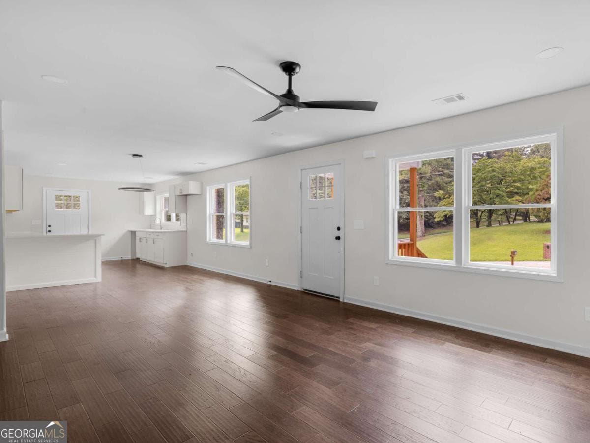 4 bedroom, 3 bathroom, 2,350 sq ft single family residence for sale at 1995 Venetian Drive, Atlanta, GA 30311 — photo 9
