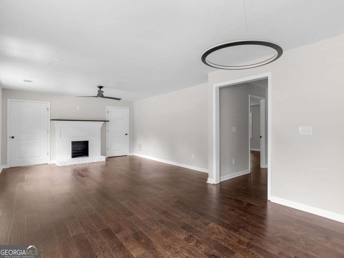 4 bedroom, 3 bathroom, 2,350 sq ft single family residence for sale at 1995 Venetian Drive, Atlanta, GA 30311 — photo 8