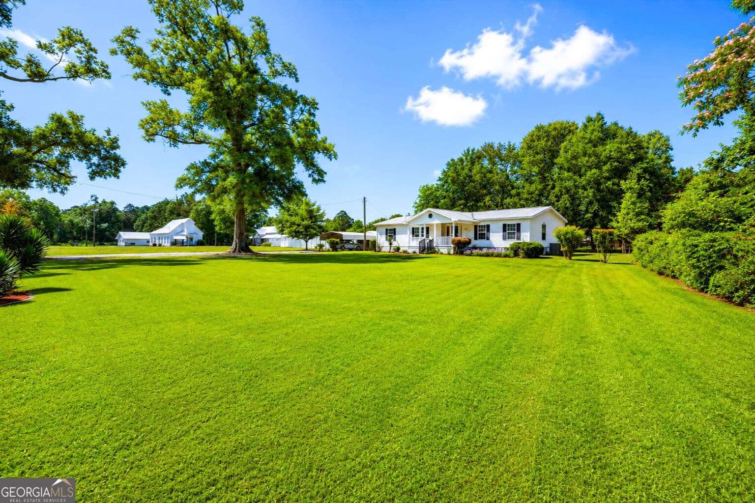 3 bedroom, 2 bathroom, 1,960 sq ft manufactured home,single family residence for sale at 140 Crosby Street, Surrency, GA 31563 — photo 3