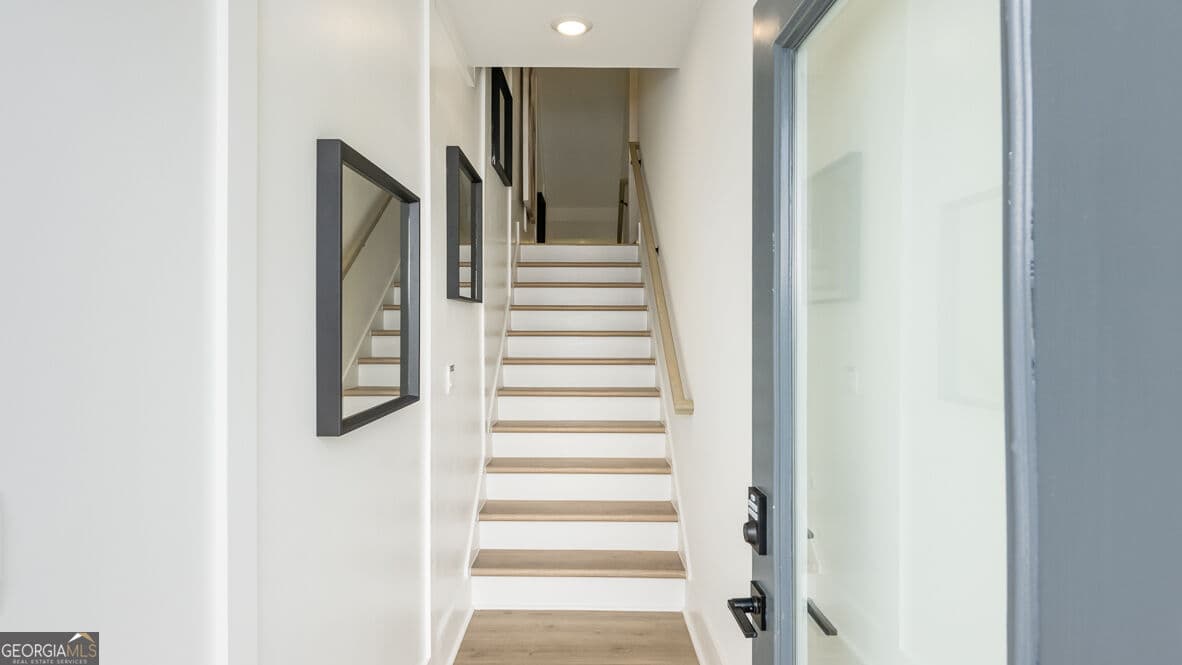4 bedroom, 3.5 bathroom, 2,314 sq ft townhouse for sale at 3431 Nectarine Lane, Peachtree Corners, GA 30092 — photo 2