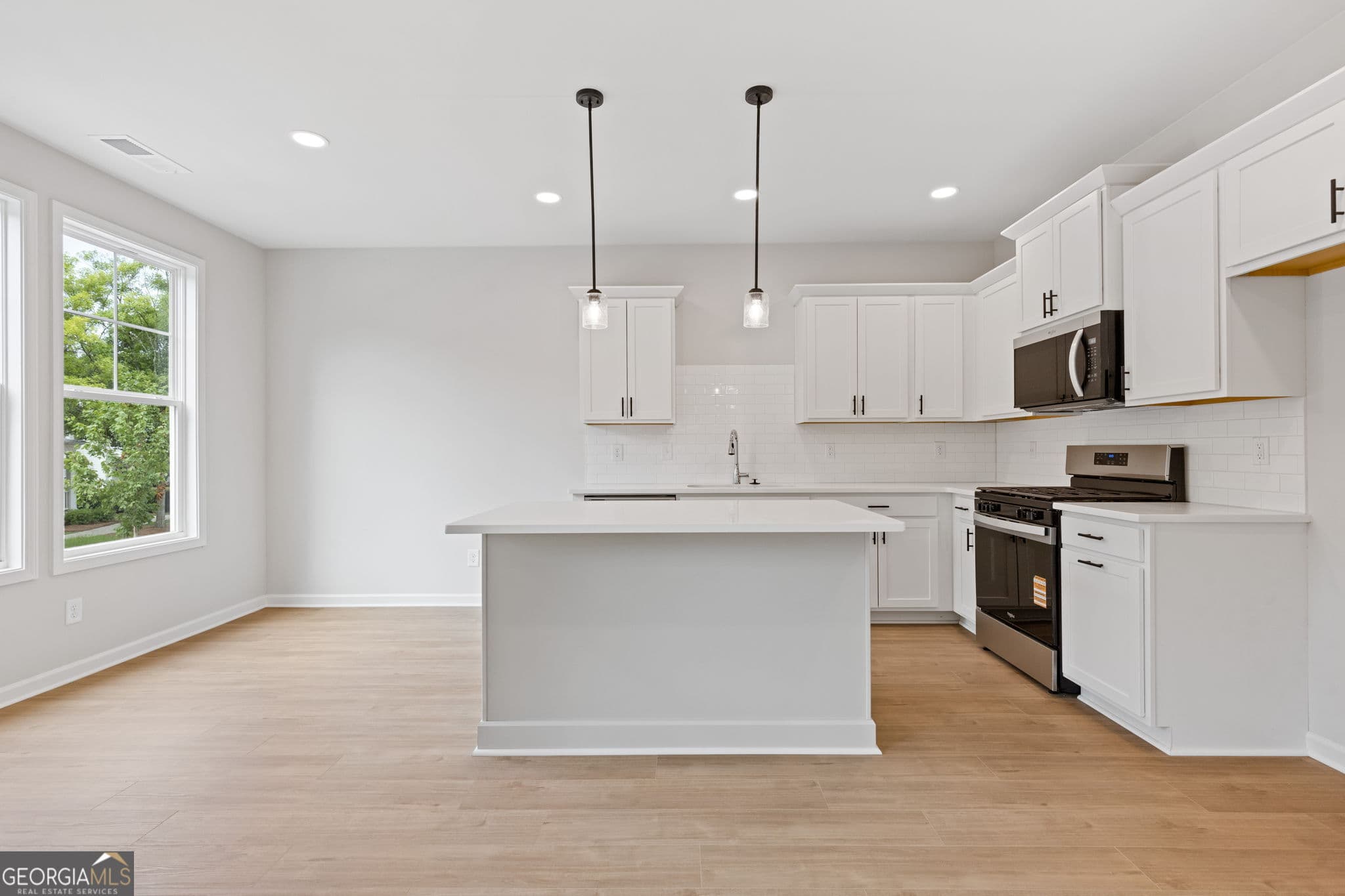 3 bedroom, 2.5 bathroom, 1,762 sq ft townhouse for sale at 379 Summerville Lane 12, Athens, GA 30606 — photo 6