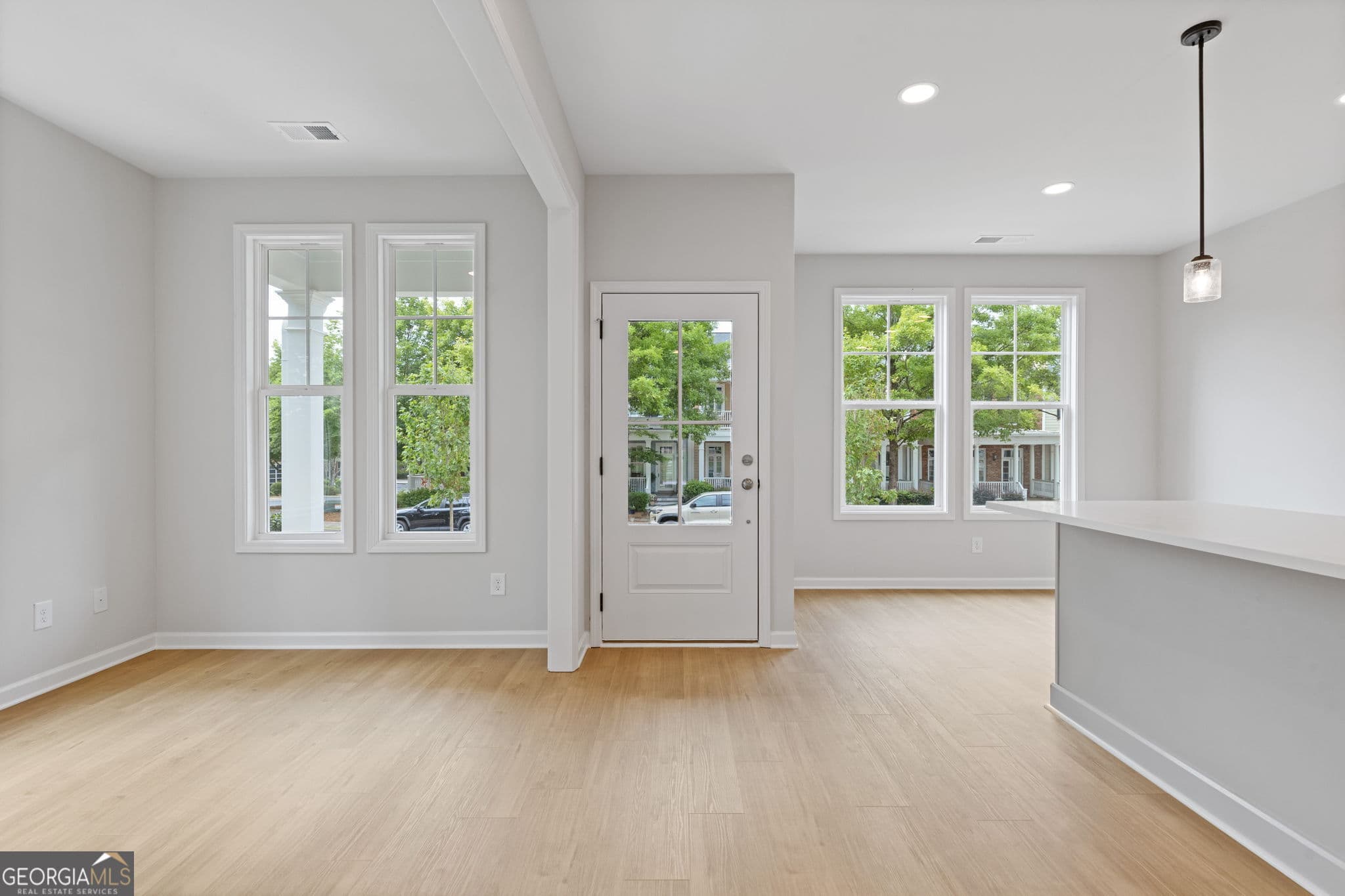 3 bedroom, 2.5 bathroom, 1,762 sq ft townhouse for sale at 379 Summerville Lane 12, Athens, GA 30606 — photo 3