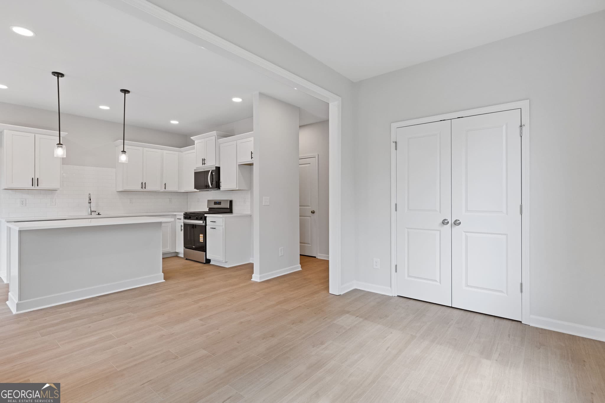 3 bedroom, 2.5 bathroom, 1,762 sq ft townhouse for sale at 379 Summerville Lane 12, Athens, GA 30606 — photo 5