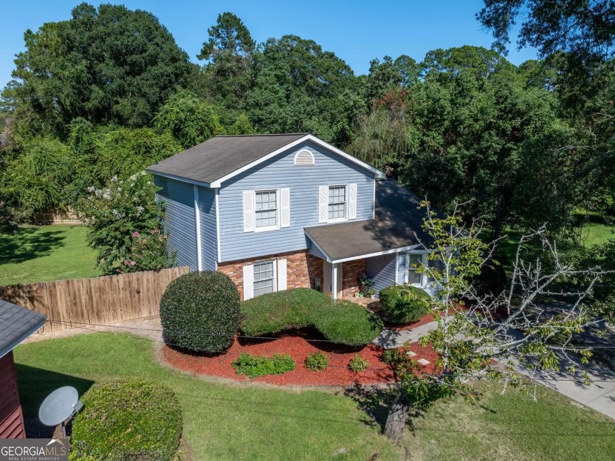 4 bedroom, 2 bathroom, 1,486 sq ft single family residence for sale at 105 Clyde Circle, Tifton, GA 31794 — photo 4
