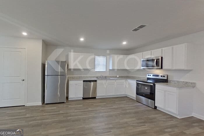 4 bedroom, 2.5 bathroom, 2,376 sq ft single family residence for rent at 101 Rock Run Trail, Warner Robins, GA 31093 for $2,345 a month — photo 5