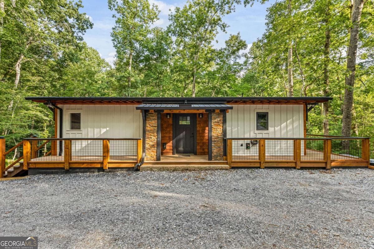 3 bedroom, 3 bathroom, 2,180 sq ft single family residence for sale at 208 Autumn Lane, Blairsville, GA 30512 — photo 2