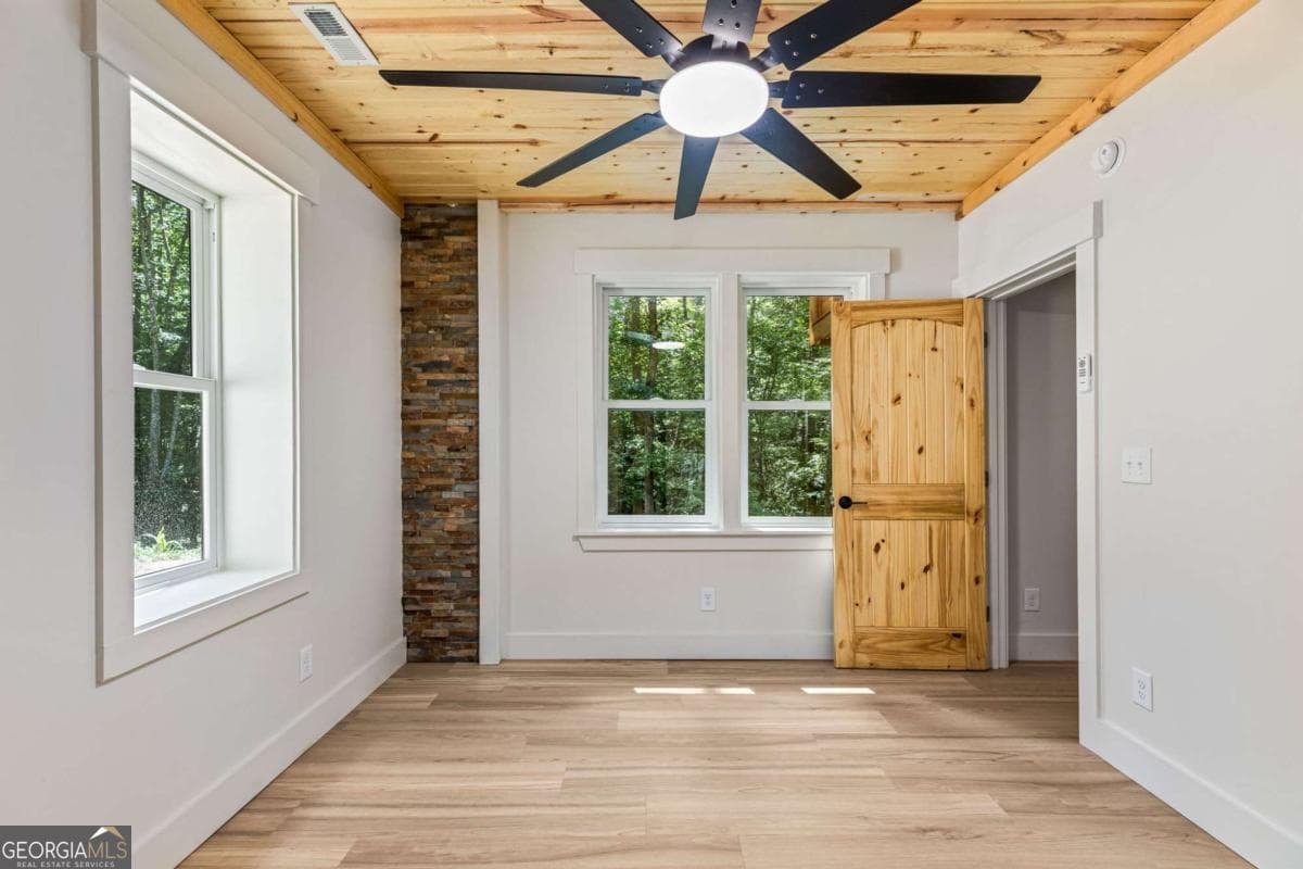 3 bedroom, 3 bathroom, 2,180 sq ft single family residence for sale at 208 Autumn Lane, Blairsville, GA 30512 — photo 9
