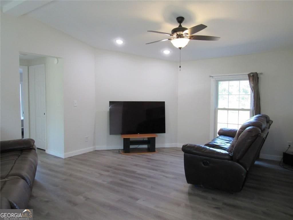 3 bedroom, 2 bathroom, 1,152 sq ft manufactured home,single family residence under contract at 1460 Hwy 100, Bowdon, GA 30108 — photo 2