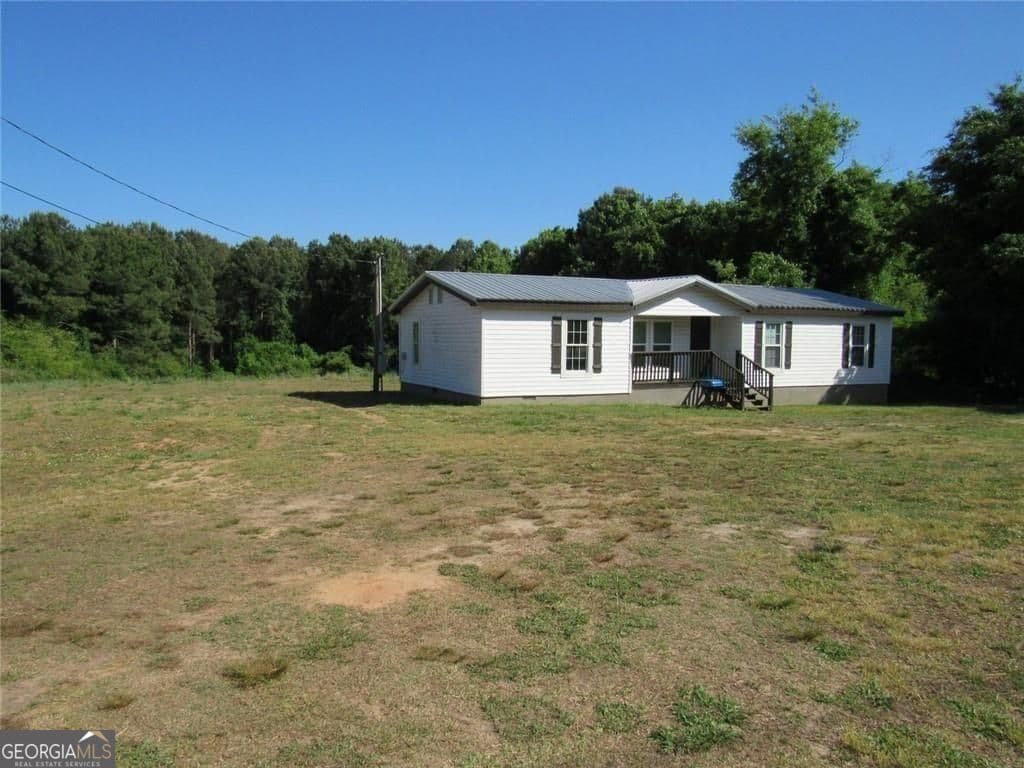 3 bedroom, 2 bathroom, 1,152 sq ft manufactured home,single family residence under contract at 1460 Hwy 100, Bowdon, GA 30108
