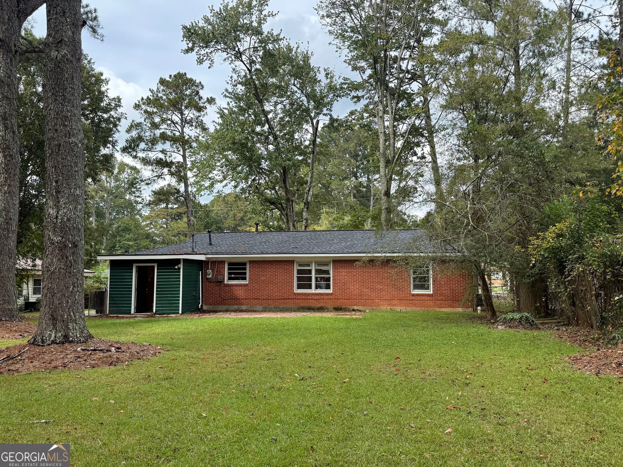 3 bedroom, 1 bathroom, 1,280 sq ft single family residence for sale at 321 W Bonnell Street, Oxford, GA 30054 — photo 2