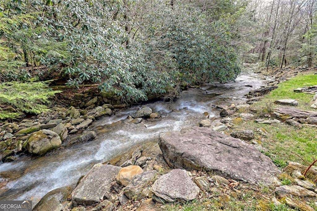 3 bedroom, 3.5 bathroom, 1,648 sq ft cabin,single family residence for sale at 2960 Tate City Road, Hayesville, NC 28904 — photo 2