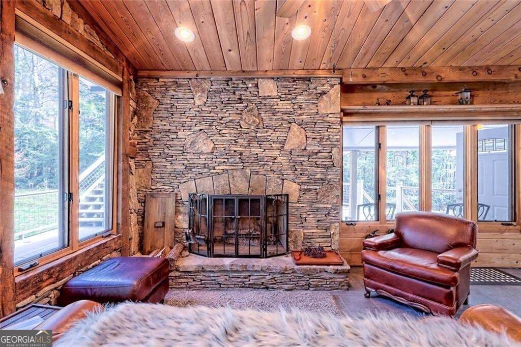 3 bedroom, 3.5 bathroom, 1,648 sq ft cabin,single family residence for sale at 2960 Tate City Road, Hayesville, NC 28904 — photo 5
