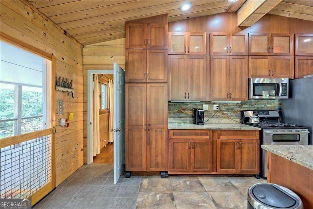 3 bedroom, 3.5 bathroom, 1,648 sq ft cabin,single family residence for sale at 2960 Tate City Road, Hayesville, NC 28904 — photo 9