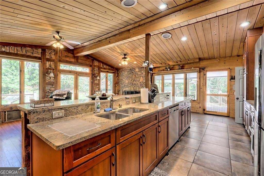 3 bedroom, 3.5 bathroom, 1,648 sq ft cabin,single family residence for sale at 2960 Tate City Road, Hayesville, NC 28904 — photo 8