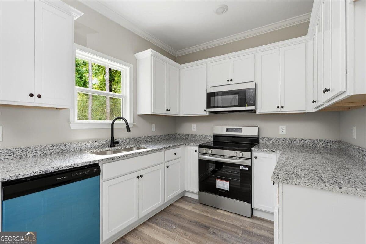 3 bedroom, 2.5 bathroom, 1,995 sq ft single family residence for sale at 260 Katherine Drive, Gray, GA 31032 — photo 8