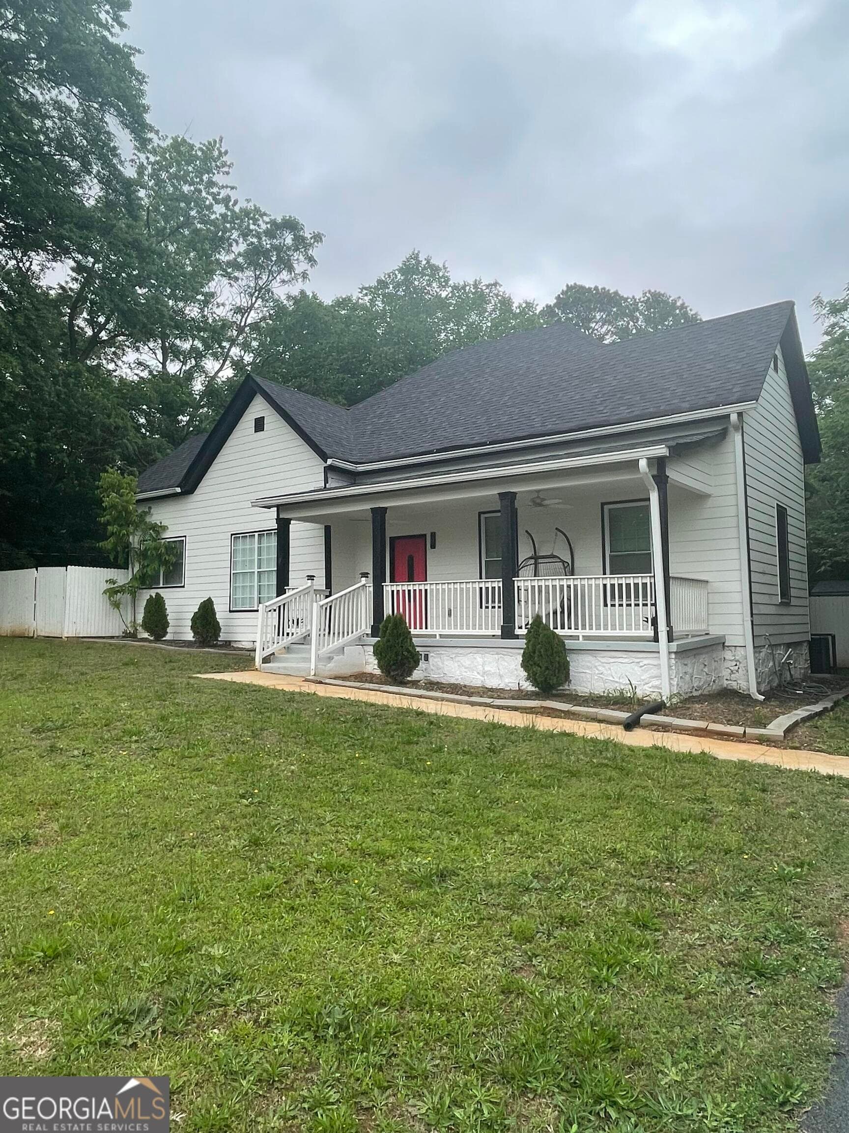 3 bedroom, 2 bathroom, 1,636 sq ft single family residence for sale at 6860 Parkway Drive, Lithonia, GA 30058 — photo 2