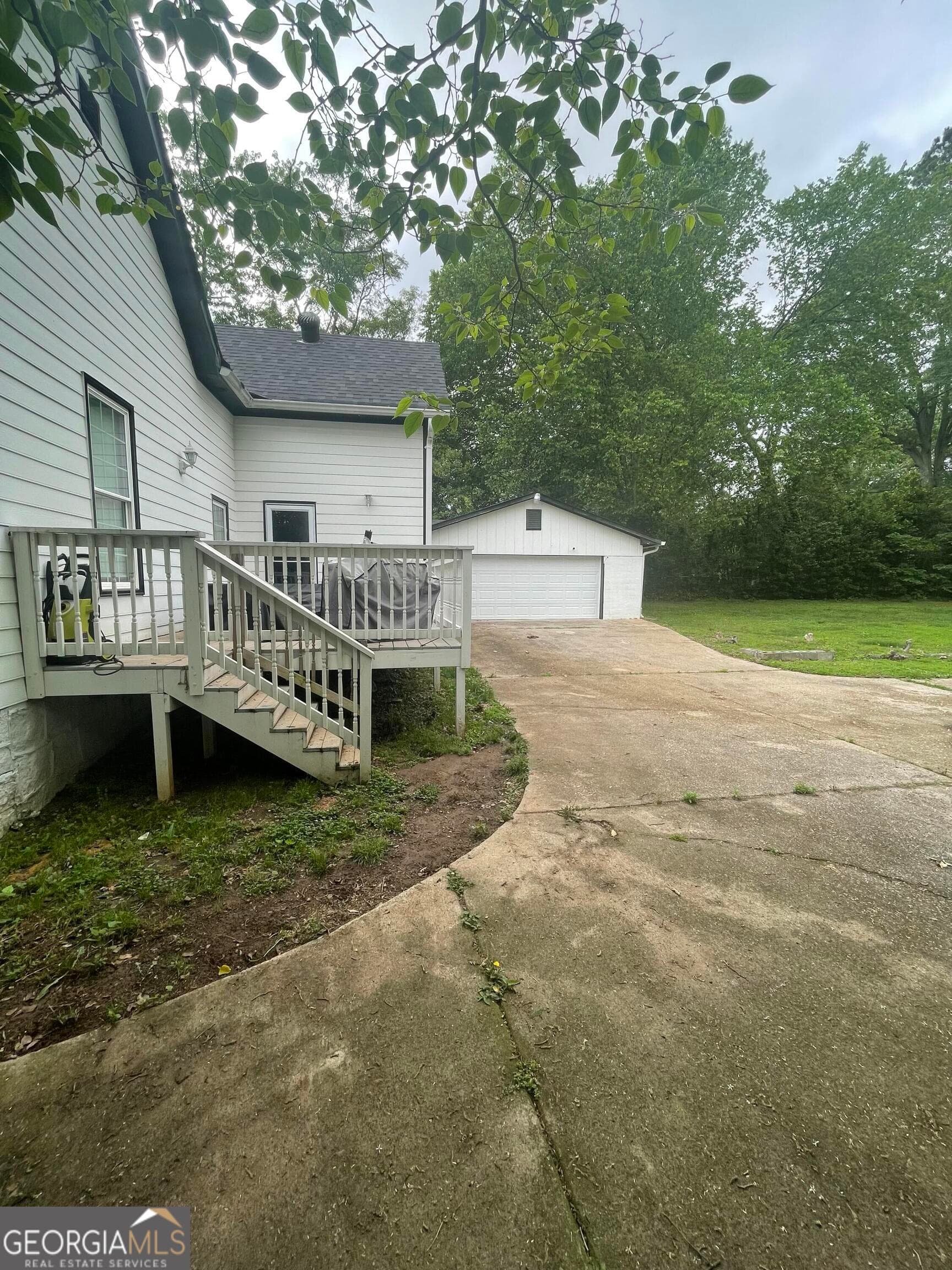 3 bedroom, 2 bathroom, 1,636 sq ft single family residence for sale at 6860 Parkway Drive, Lithonia, GA 30058 — photo 10