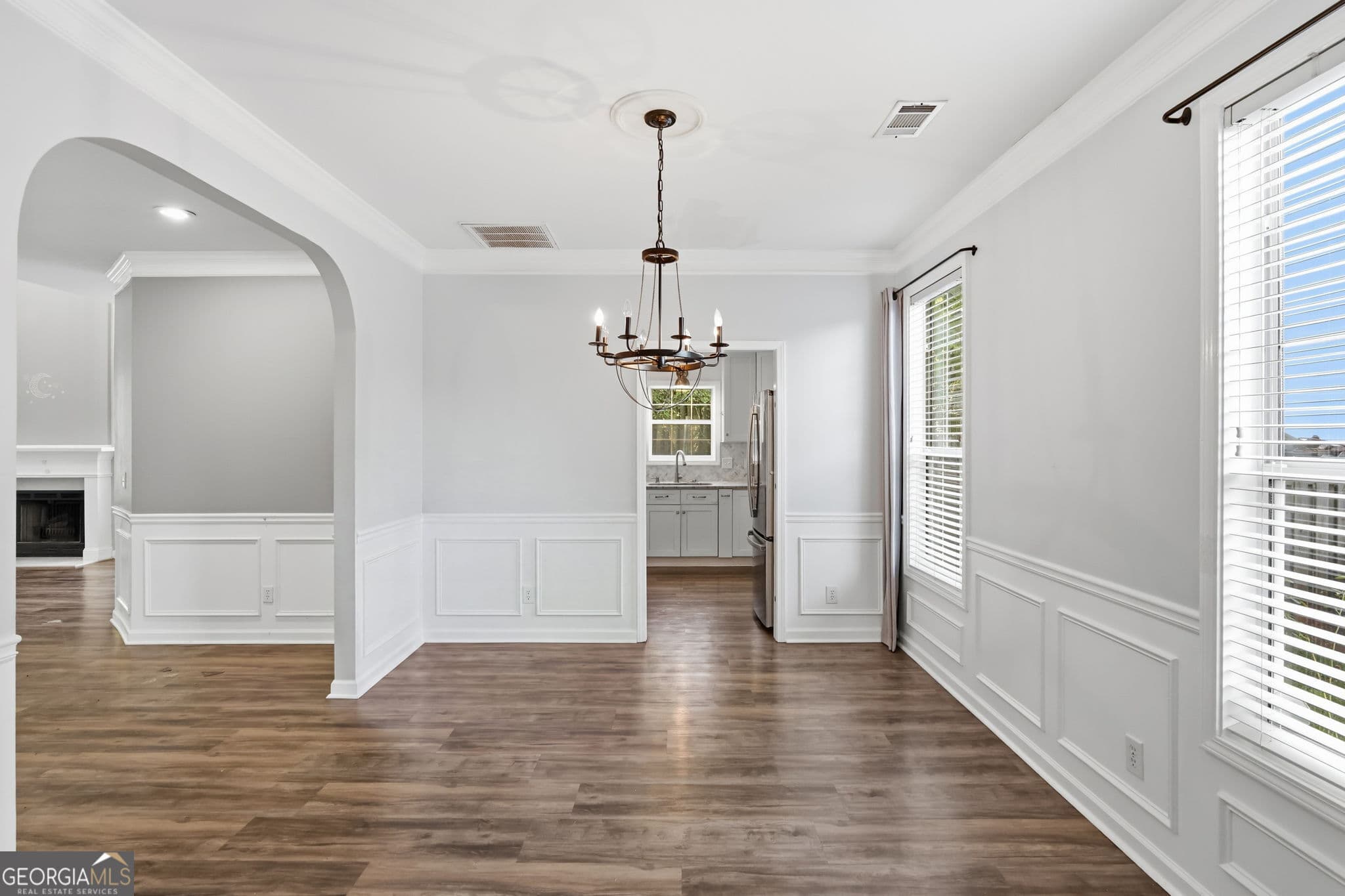 3 bedroom, 2.5 bathroom, 2,096 sq ft single family residence for sale at 302 Highland Court, Woodstock, GA 30188 — photo 6