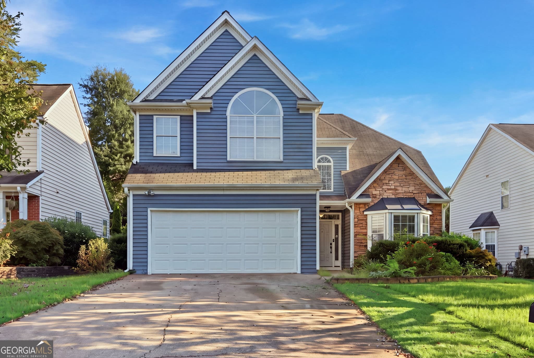 3 bedroom, 2.5 bathroom, 2,096 sq ft single family residence for sale at 302 Highland Court, Woodstock, GA 30188 — photo 1 of 32