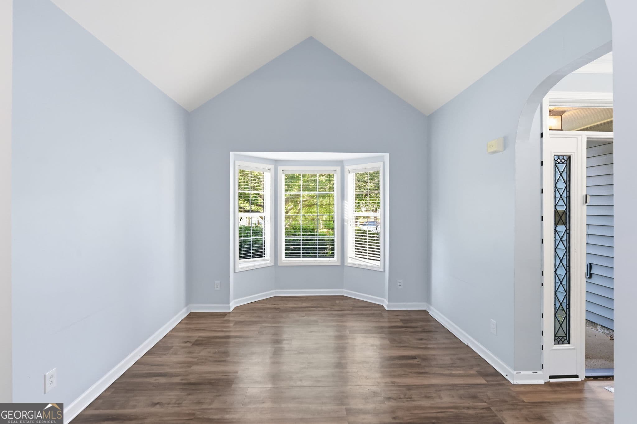 3 bedroom, 2.5 bathroom, 2,096 sq ft single family residence for sale at 302 Highland Court, Woodstock, GA 30188 — photo 5