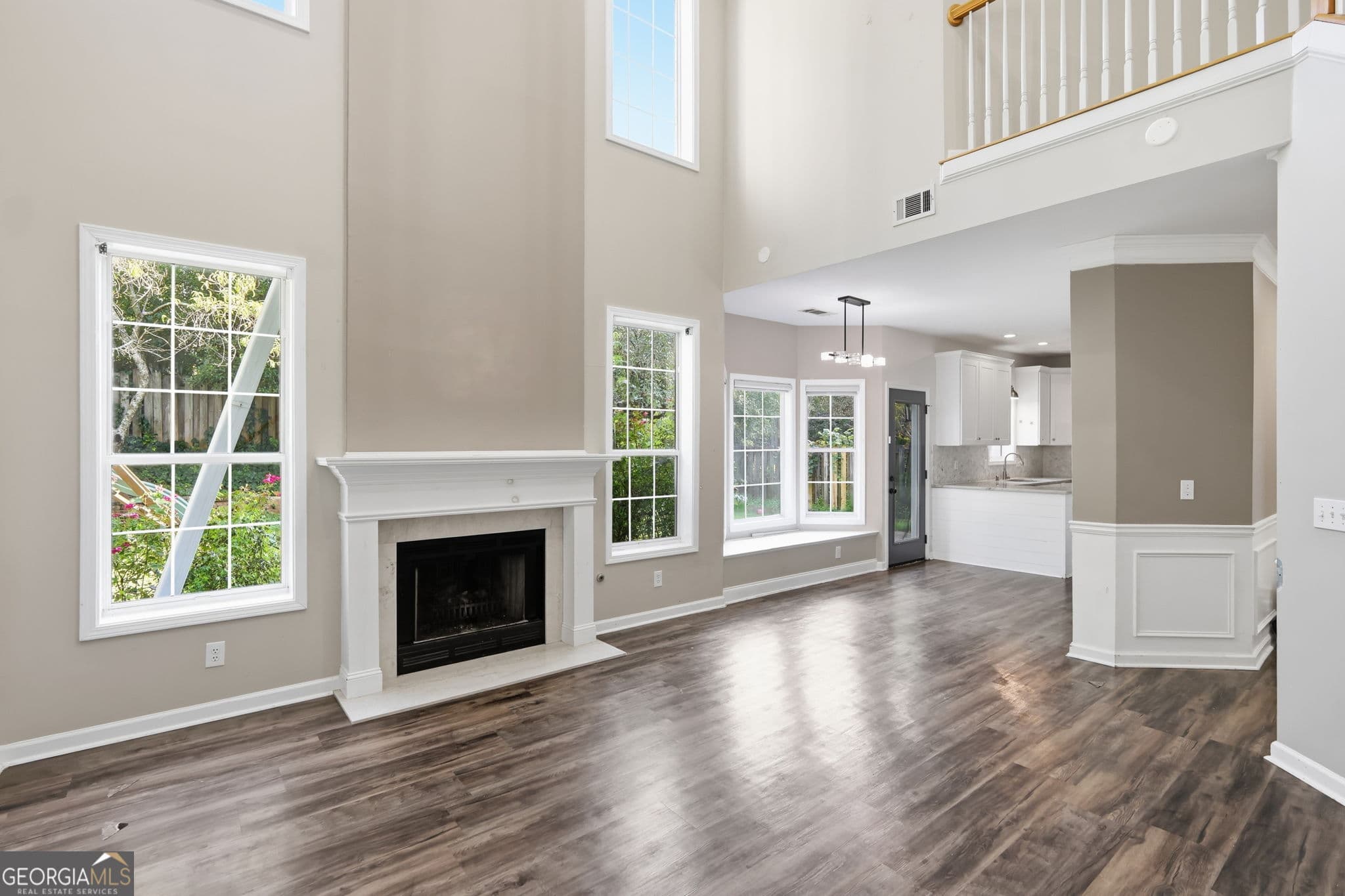 3 bedroom, 2.5 bathroom, 2,096 sq ft single family residence for sale at 302 Highland Court, Woodstock, GA 30188 — photo 10