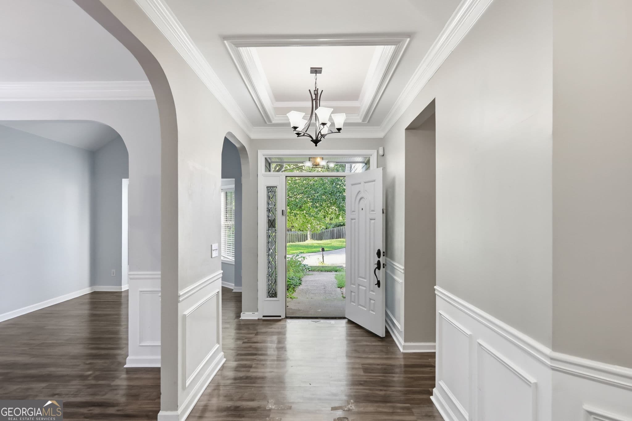3 bedroom, 2.5 bathroom, 2,096 sq ft single family residence for sale at 302 Highland Court, Woodstock, GA 30188 — photo 4