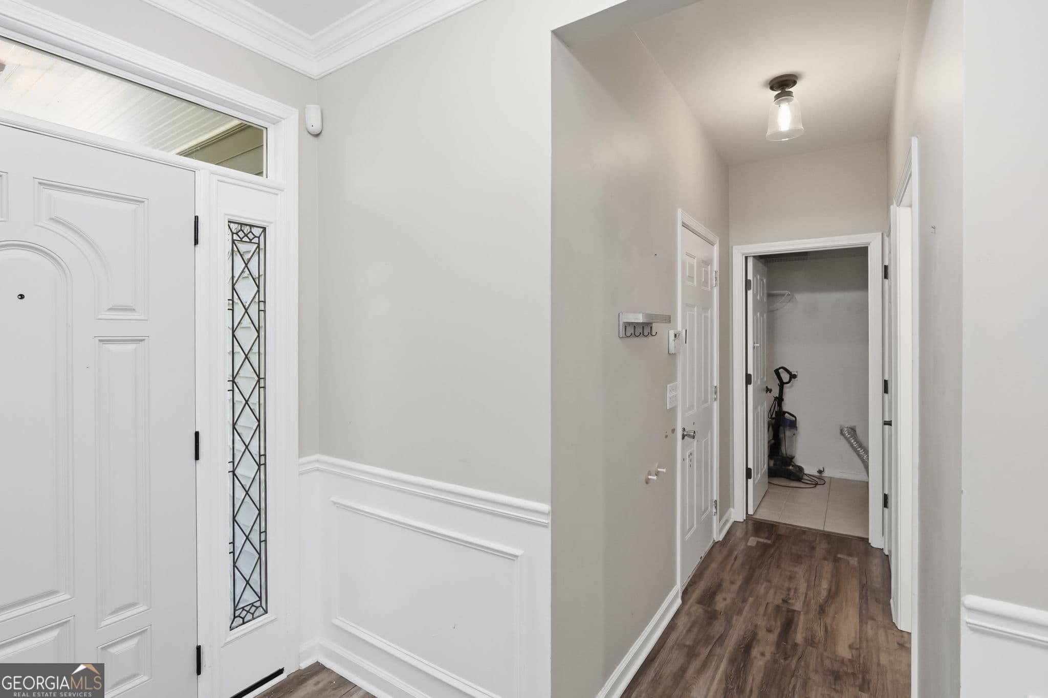 3 bedroom, 2.5 bathroom, 2,096 sq ft single family residence for sale at 302 Highland Court, Woodstock, GA 30188 — photo 8