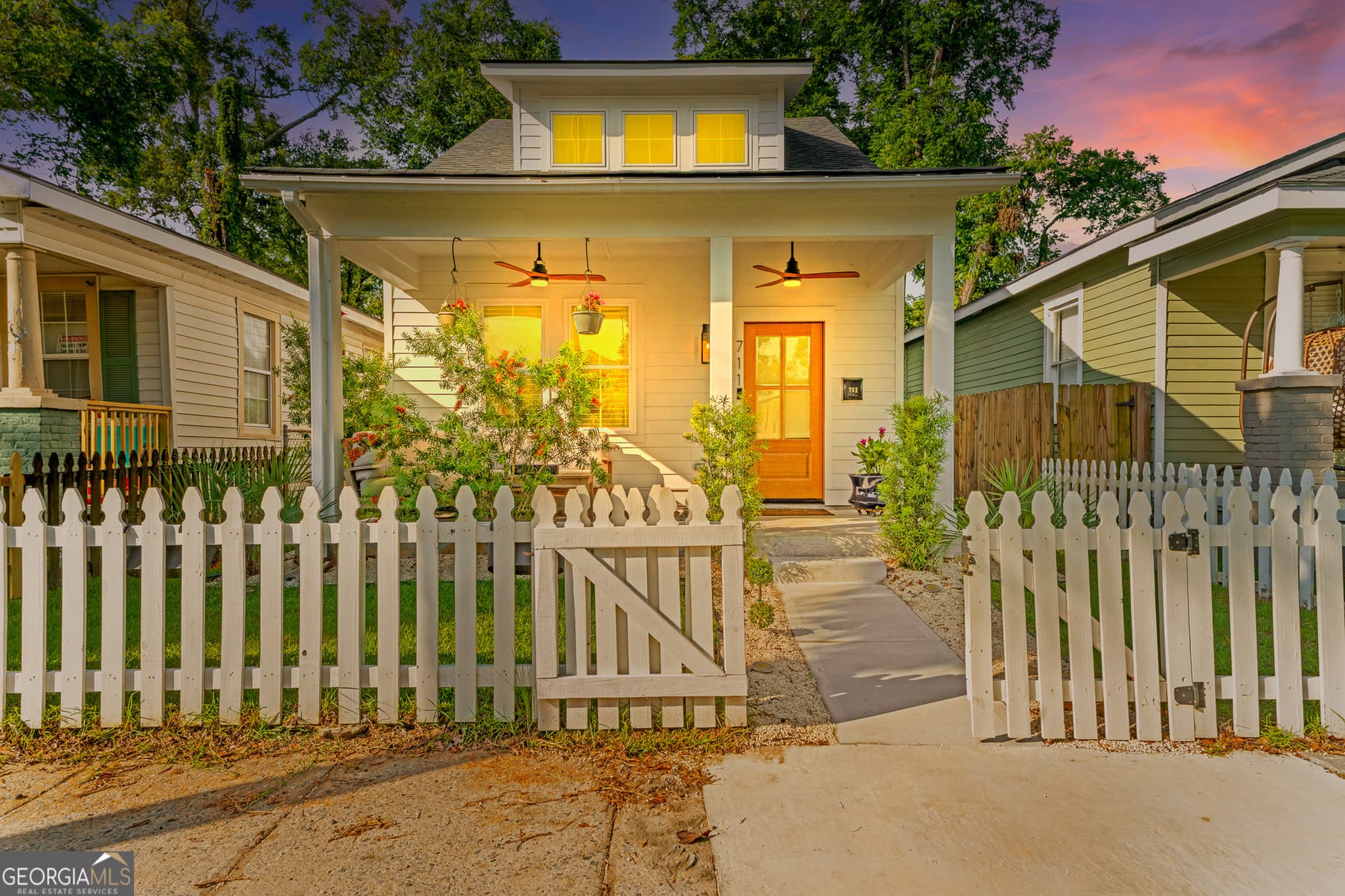 3 bedroom, 2.5 bathroom, 1,325 sq ft single family residence for sale at 711 E 32nd Street, Savannah, GA 31401 — photo 2