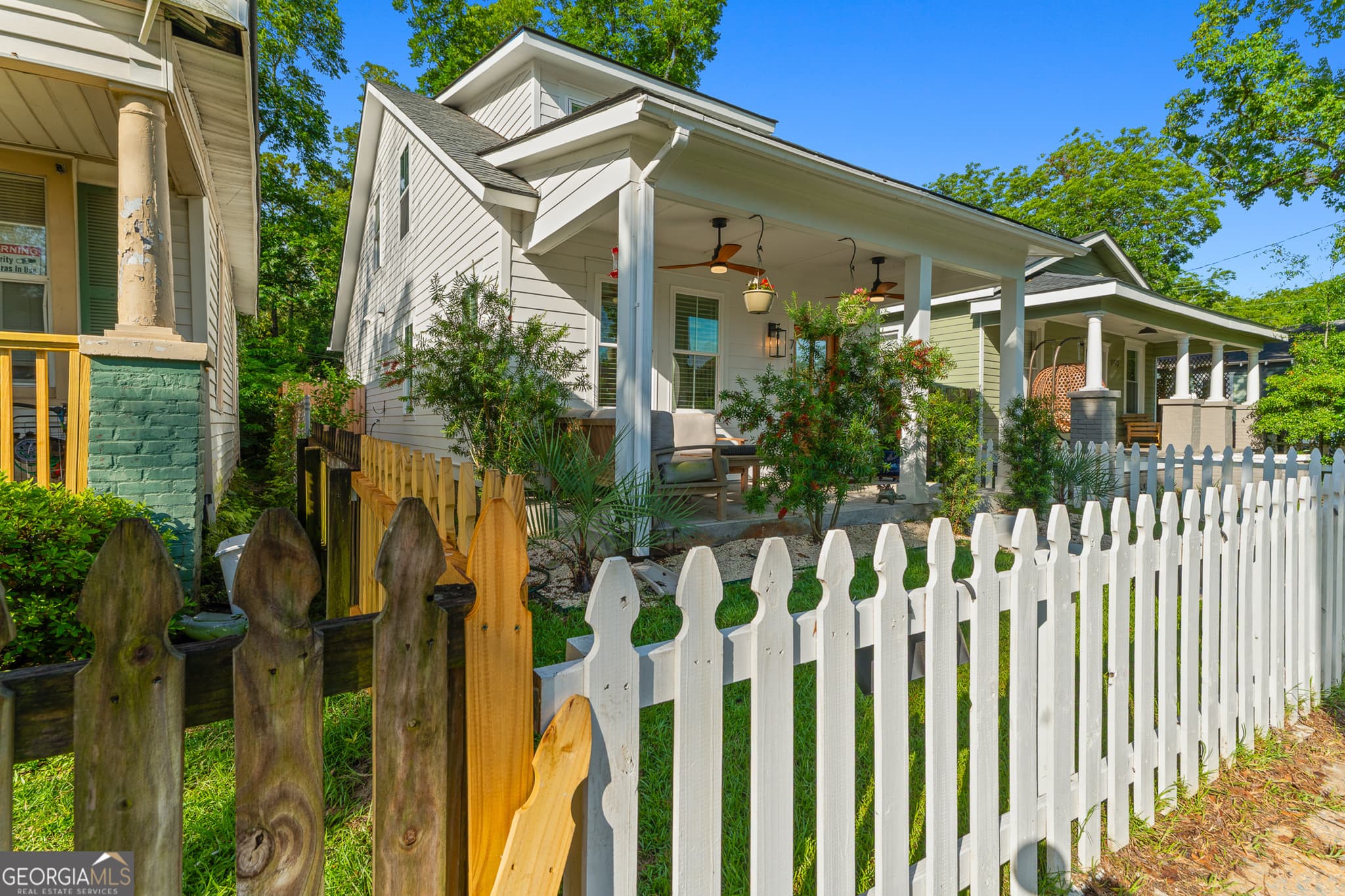 3 bedroom, 2.5 bathroom, 1,325 sq ft single family residence for sale at 711 E 32nd Street, Savannah, GA 31401 — photo 3